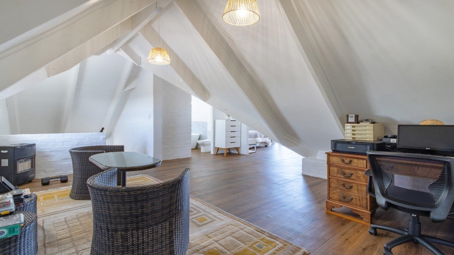 5 Bedroom Property for Sale in Grotto Bay Western Cape